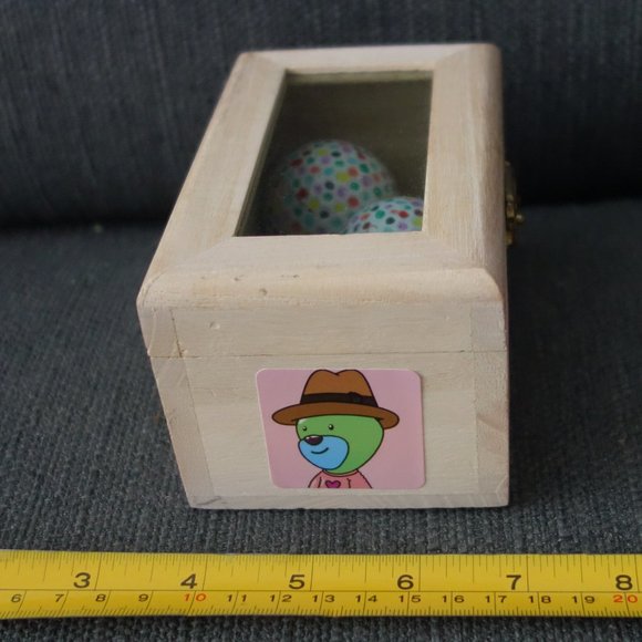 Pre-Loved Hand Designed Titleist Pro VIx  Golf Balls with Collectable Wooden Box - Picture 15 of 16